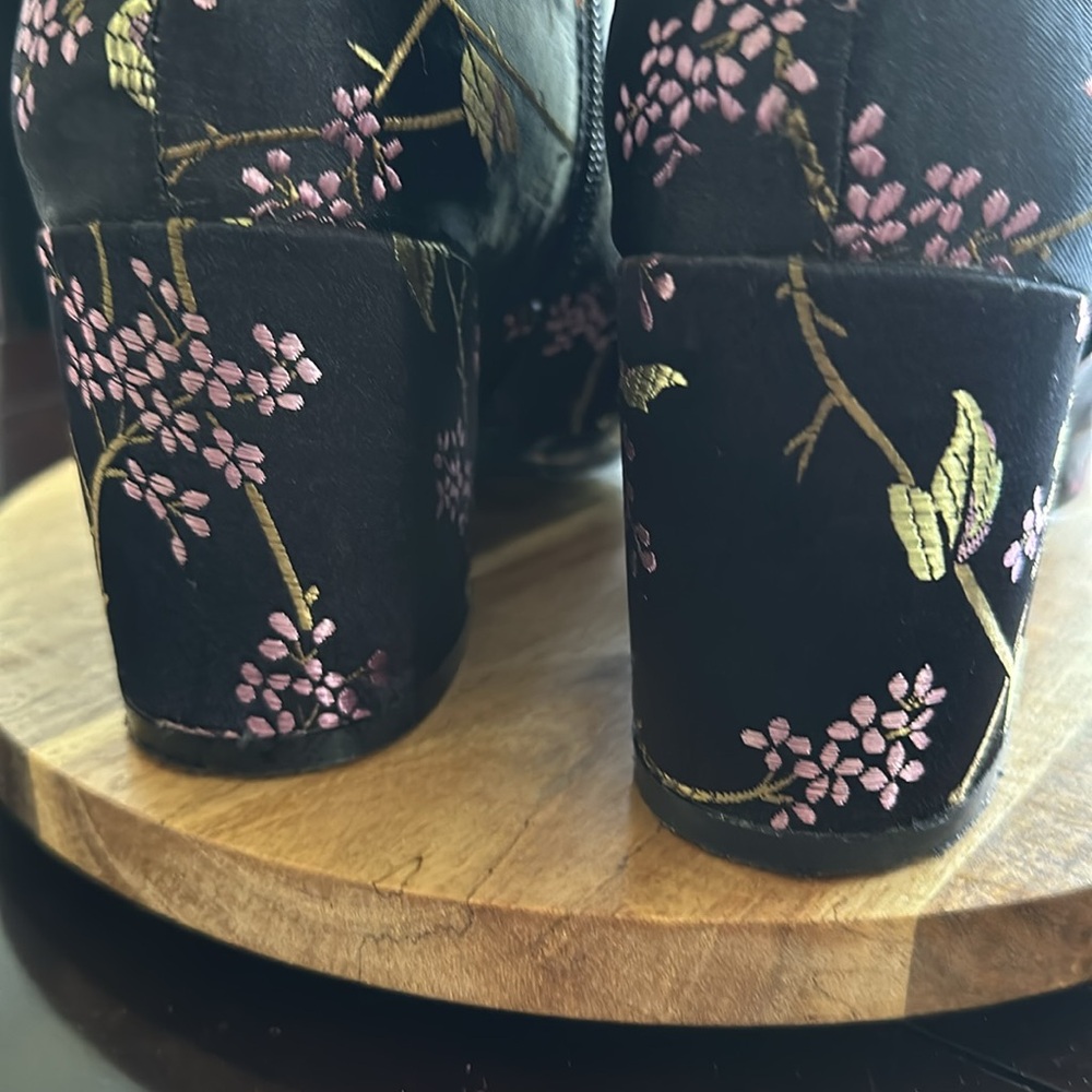 Cute flower patterned boots - Picture 6 of 8